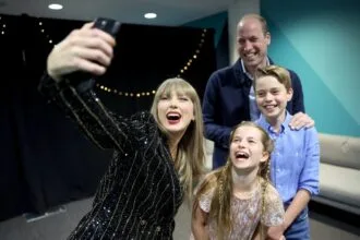 taylor swift posa con el principe guillermo en concierto en londres 2416html taylor swiftjpg 500html a57ea8d8 a8c5 4b8e b5f3 e1983506f173 Taylor Swift posa con el príncipe William en un "espléndido" concierto en Londres
