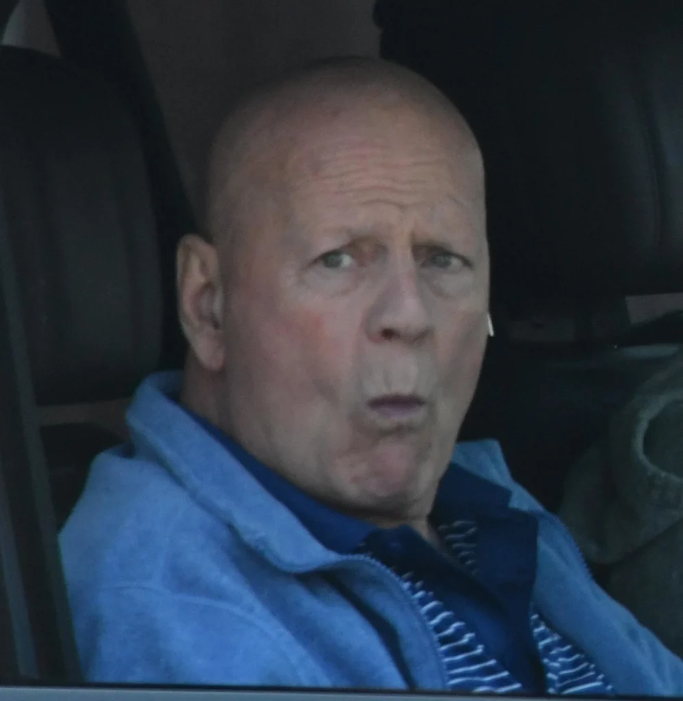 f80088700775a0a8756cf0bfbf54749b Bruce Willis fue visto durante una rara salida en Brentwood en medio de una lucha contra la demencia