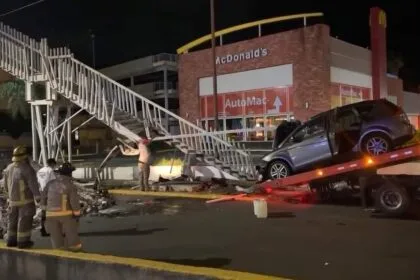 img 0481 1 Morelia: Chocan con puente peatonal