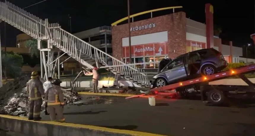 img 0481 1 Morelia: Chocan con puente peatonal