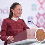 "La presidenta Claudia Sheinbaum durante su conferencia matutina en Palacio Nacional."